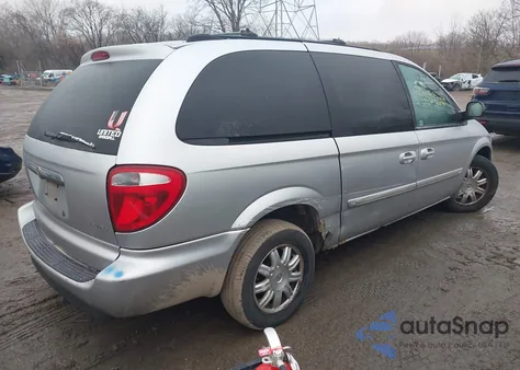 2005 Chrysler Town & Country Touring из США, поврежденный, VIN 2C4GP54L15R466187
